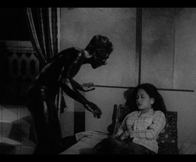 Still from 'Orang Minyak' (Film source: Asian Film Archive. Courtesy of ©Cathay-Keris Film Pte. Ltd.)    