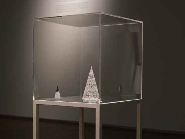 Installation view of 'Drop of light (Pyramid)'
